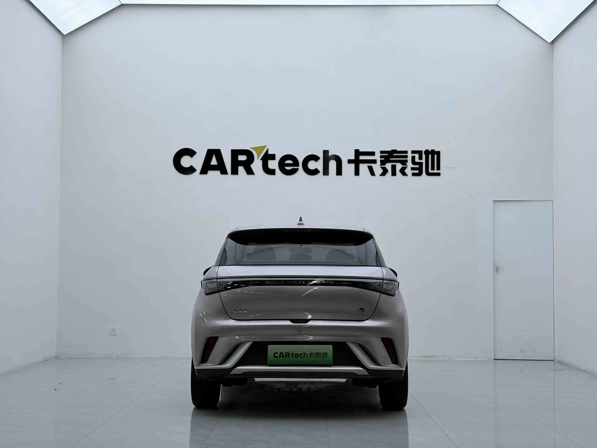 BYD Dolphin, 2023 все фото