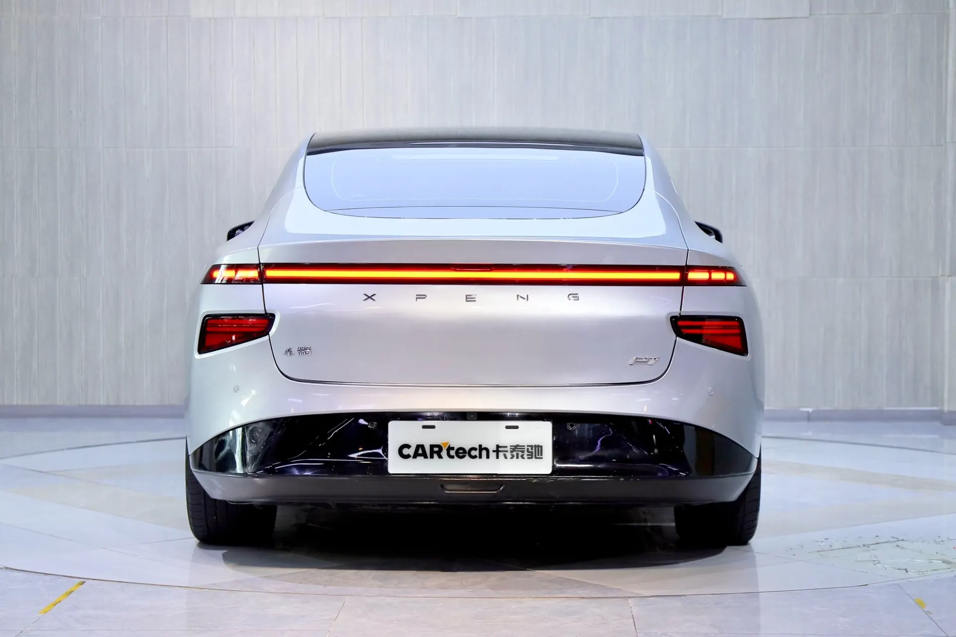 Xpeng P7, 2022 все фото