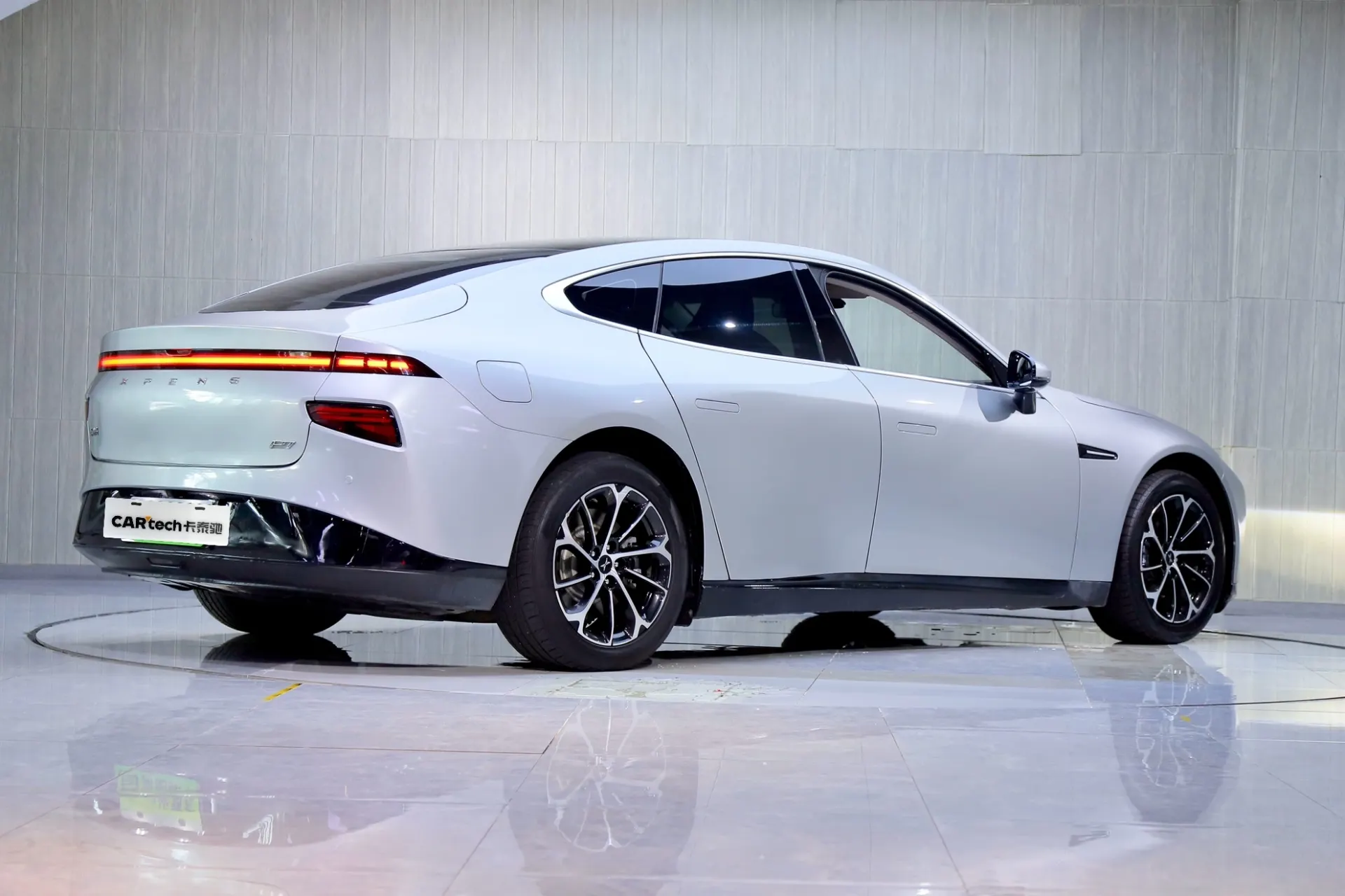 Xpeng P7, 2022 4