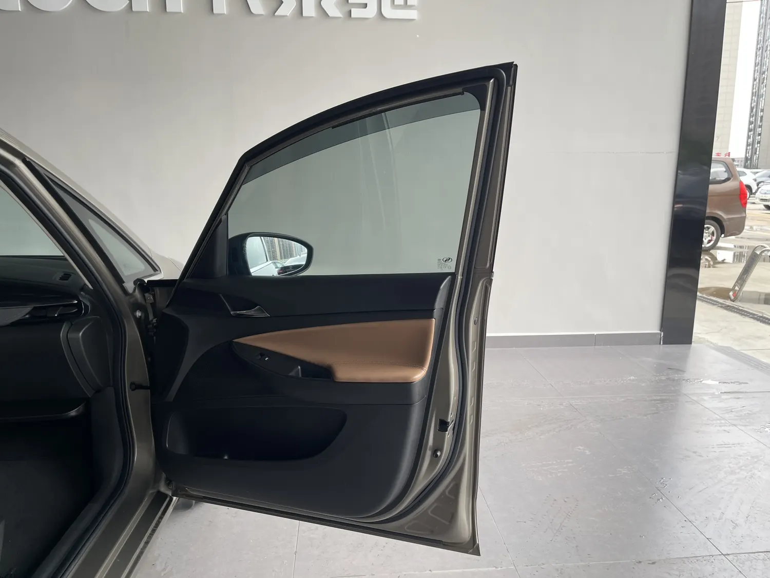 Buick GL6, 2022 18