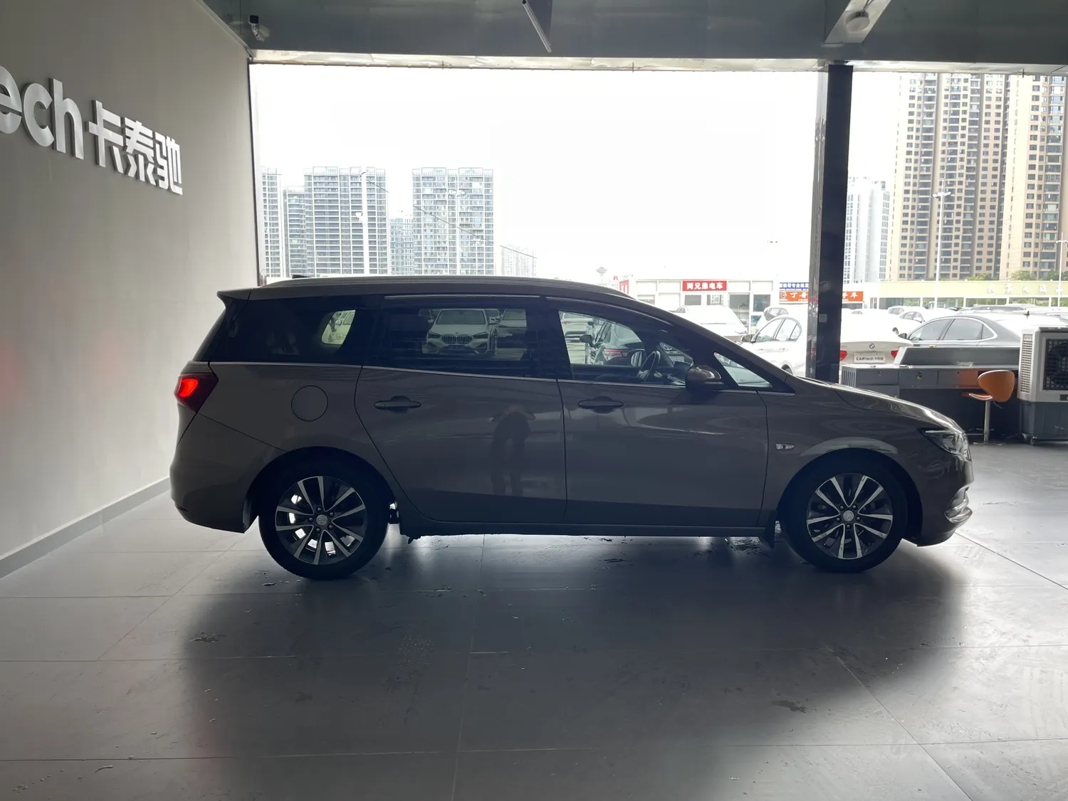 Buick GL6, 2022 4