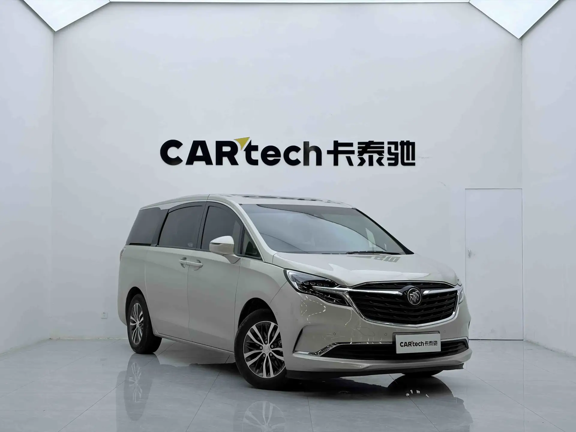 Buick GL8, 2021 3