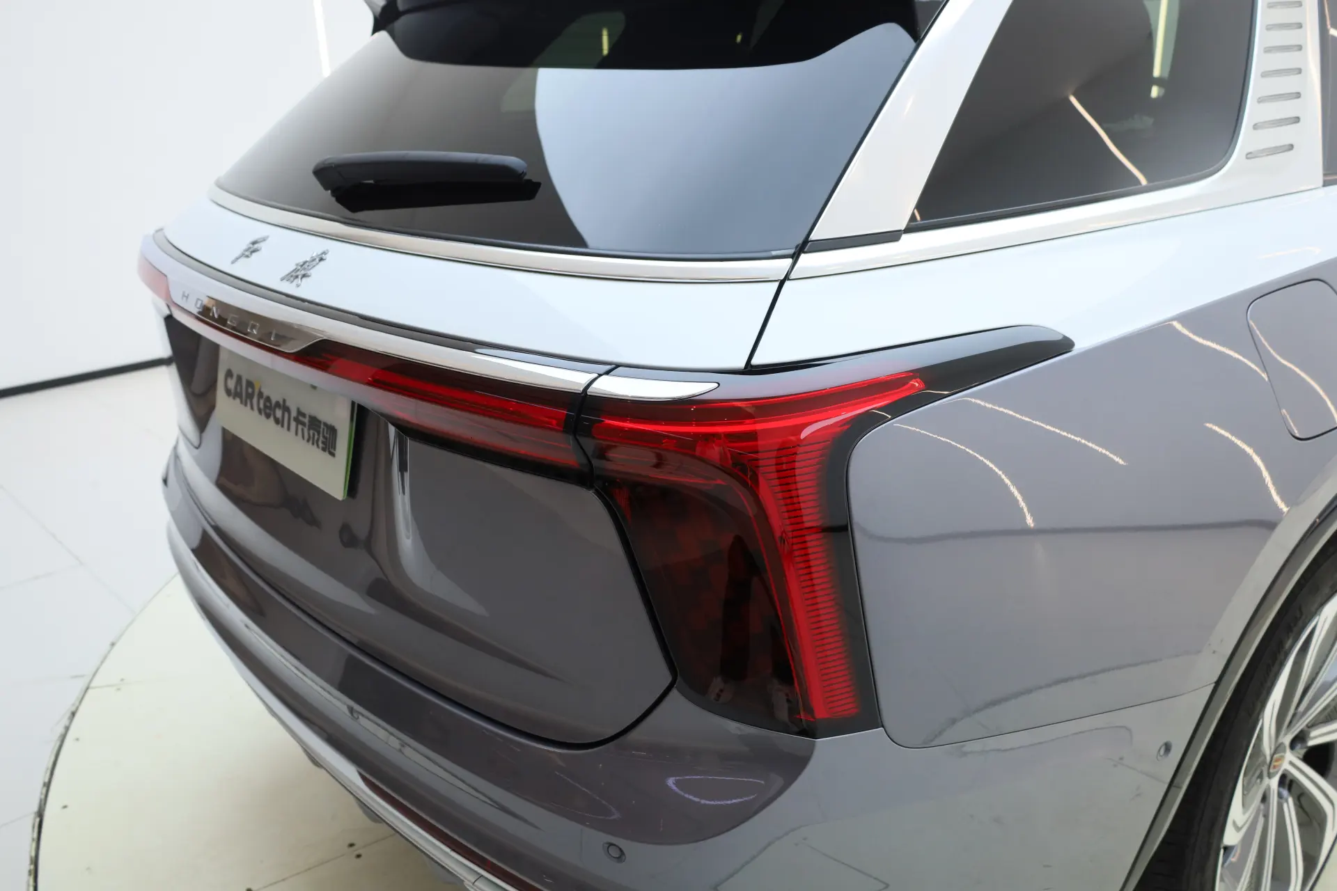 Hongqi E-HS9, 2022 10