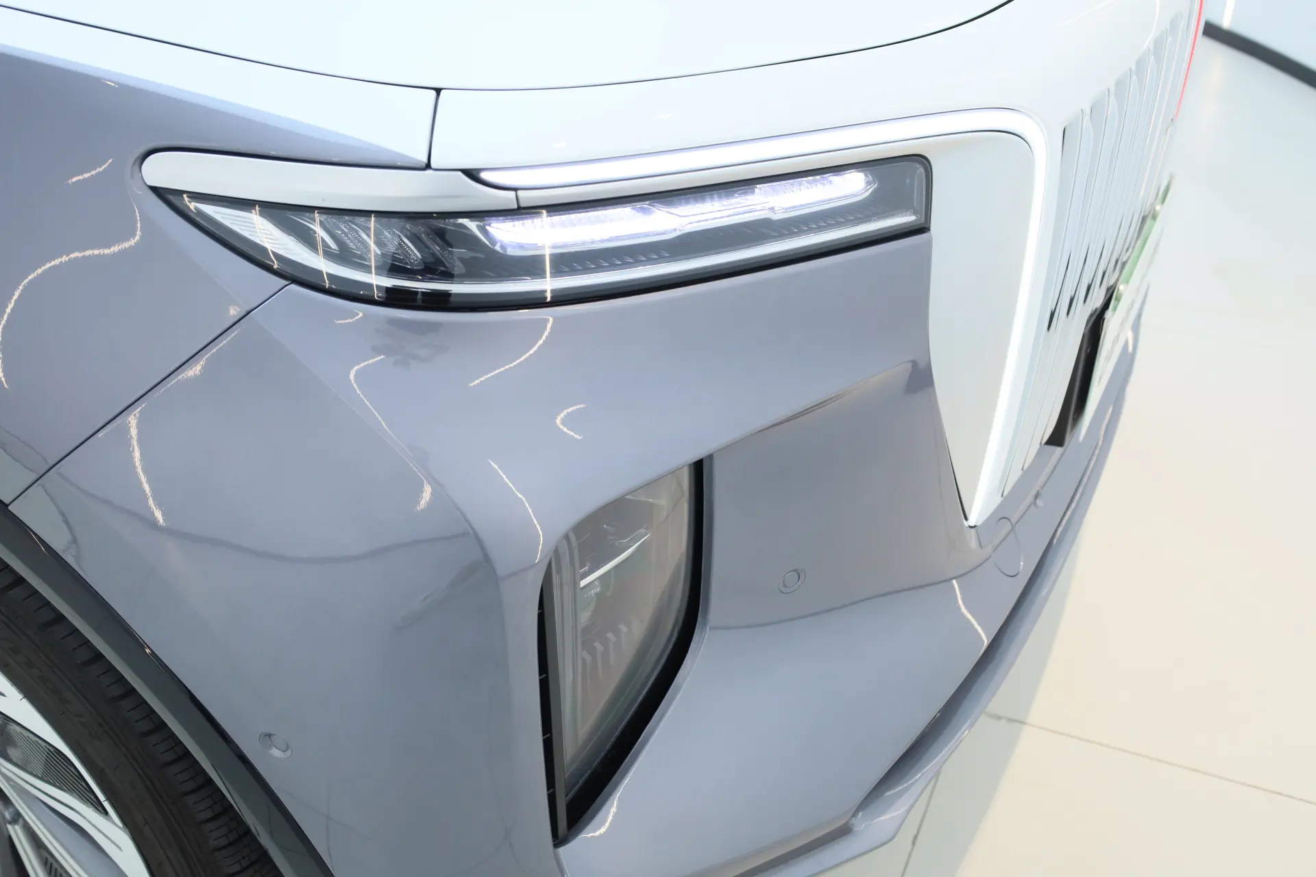 Hongqi E-HS9, 2022 9