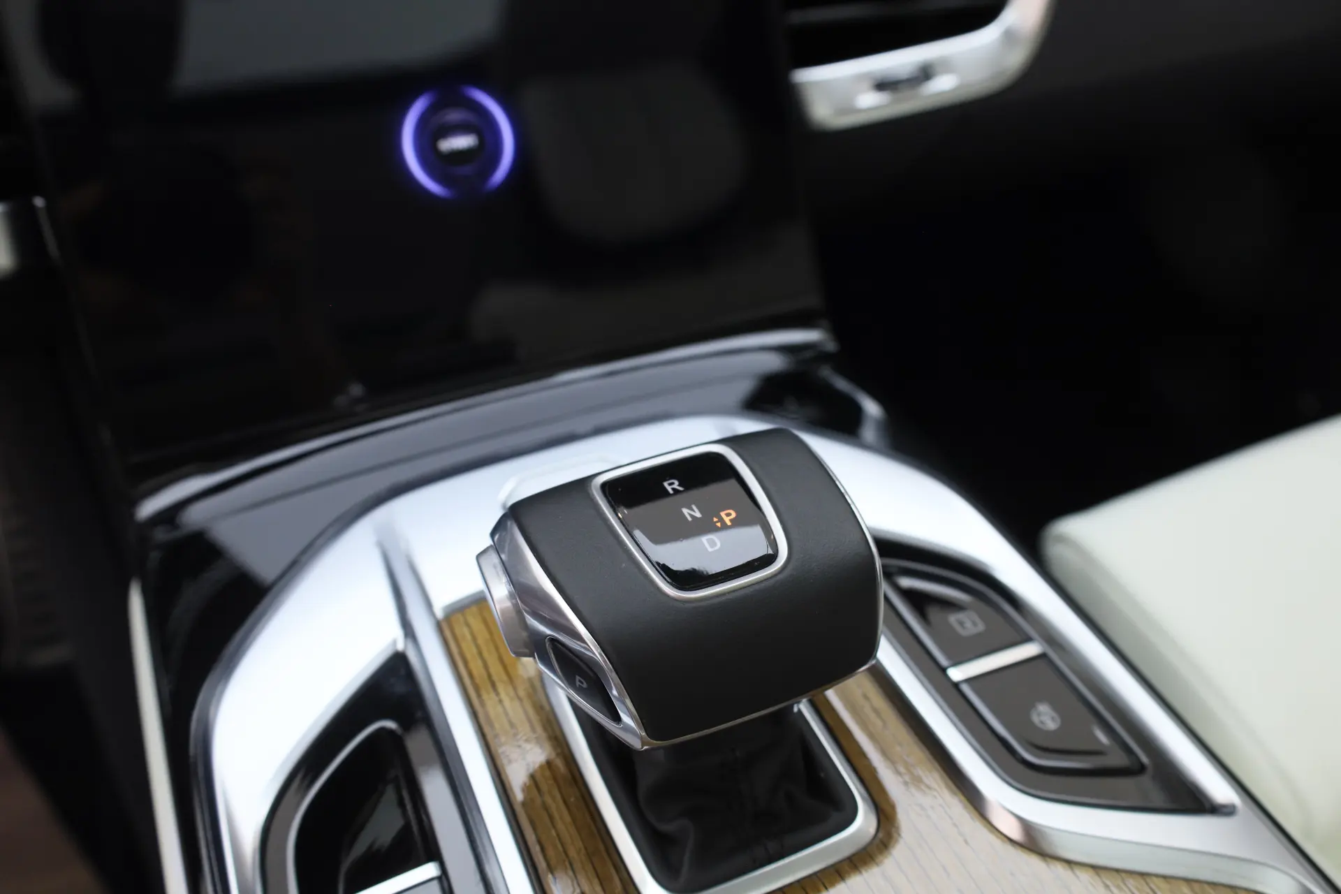 Hongqi E-HS9, 2022 23