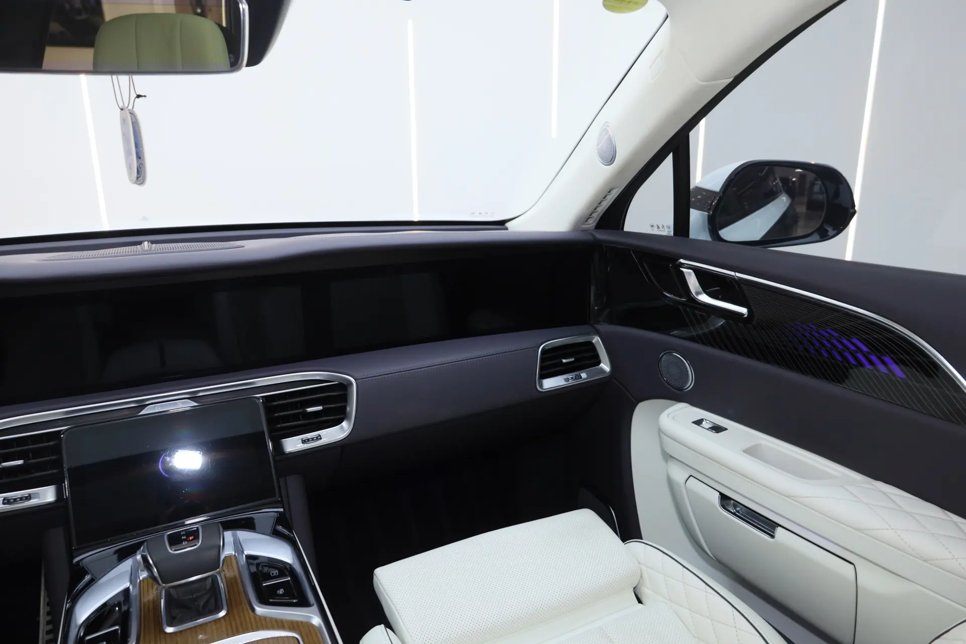 Hongqi E-HS9, 2022 29