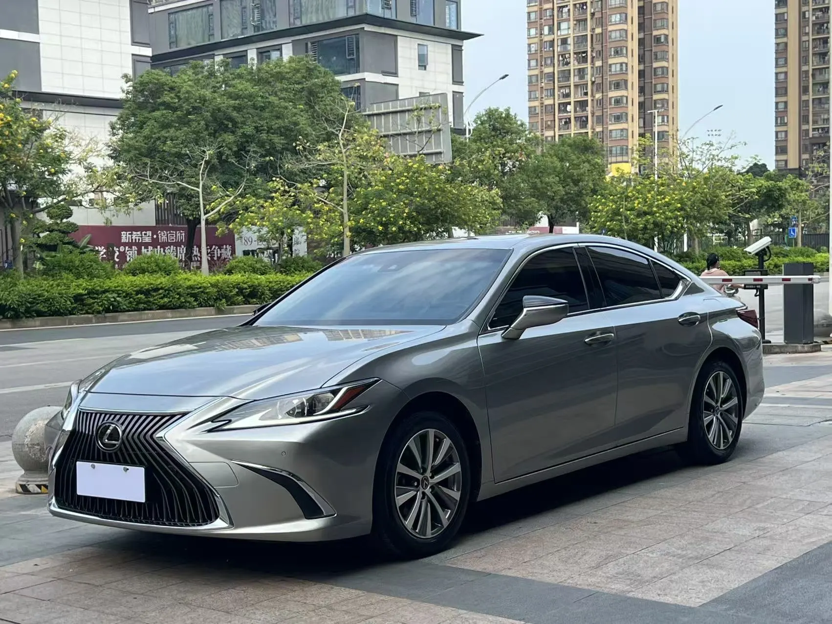 Lexus ES