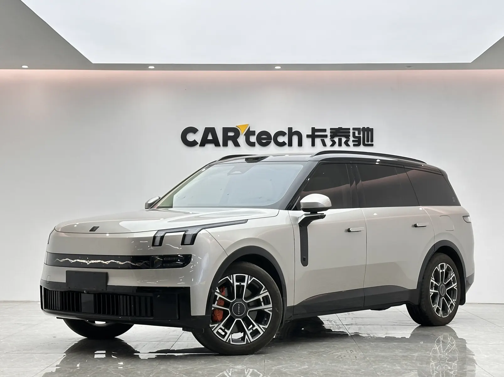 Lynk & Co 900