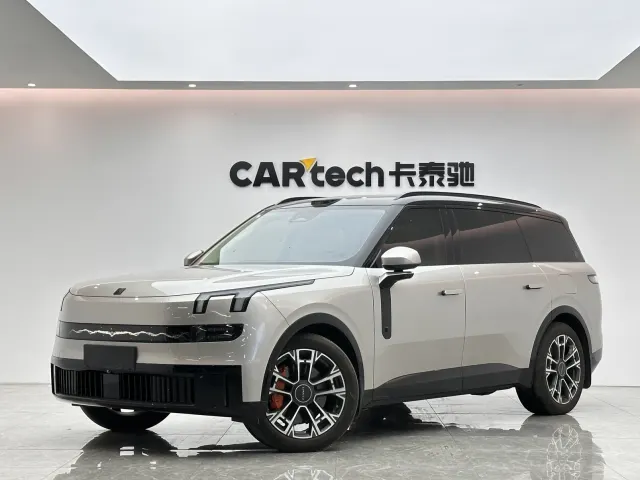 Lynk & Co 900