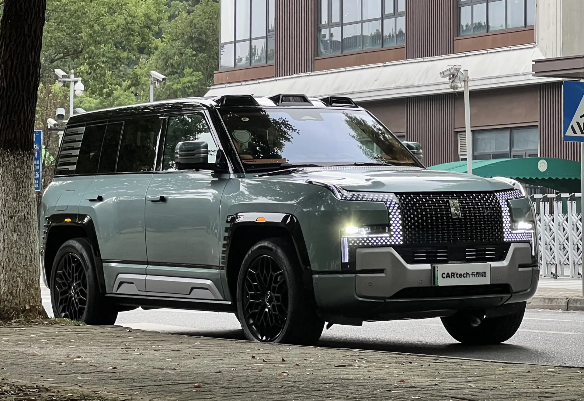 BYD Yangwang U8