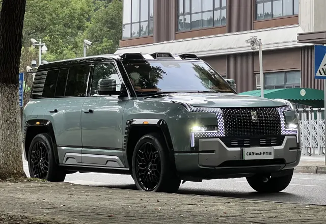 BYD Yangwang U8